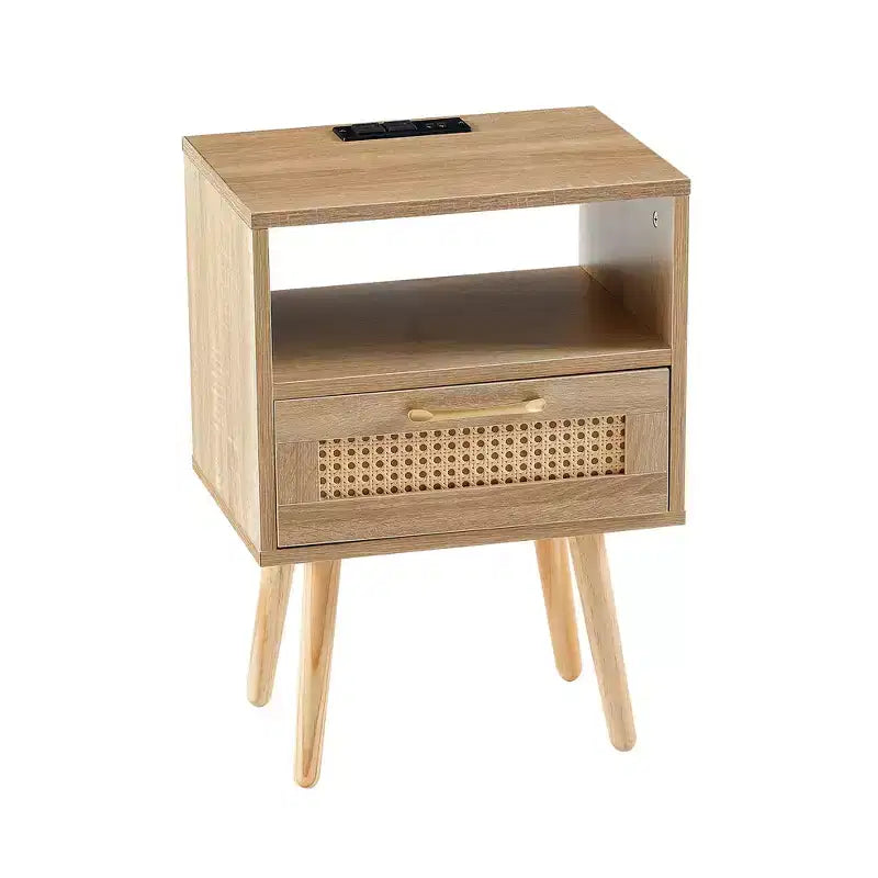 Table d'appoint en rotin de 15,75 pouces avec prise de courant et ports USB, table de chevet moderne avec tiroir et pieds en bois massif, table d'appoint pour salon, chambre, naturelle