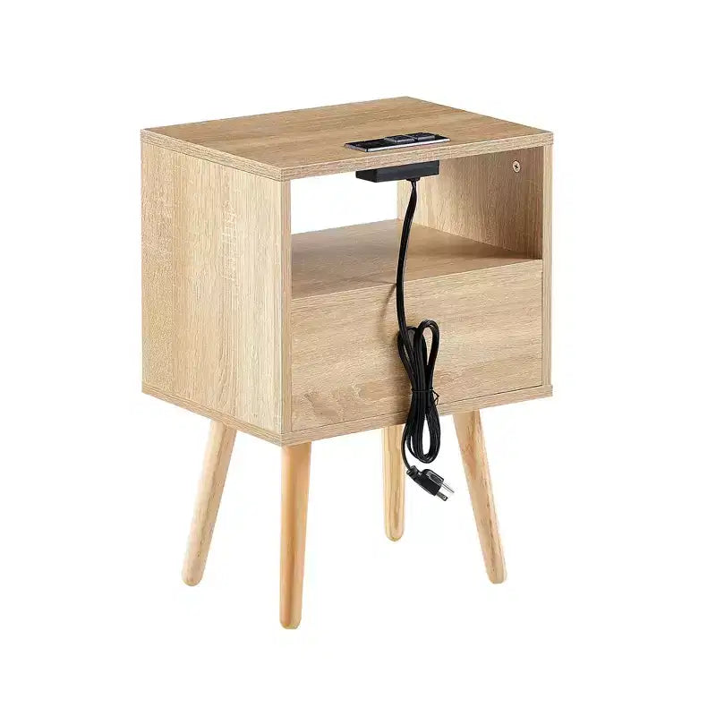 Table d'appoint en rotin de 15,75 pouces avec prise de courant et ports USB, table de chevet moderne avec tiroir et pieds en bois massif, table d'appoint pour salon, chambre, naturelle