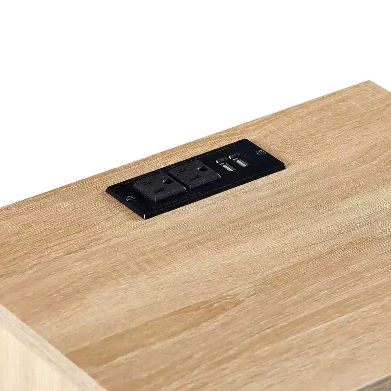 Table d'appoint en rotin de 15,75 pouces avec prise de courant et ports USB, table de chevet moderne avec tiroir et pieds en bois massif, table d'appoint pour salon, chambre, naturelle